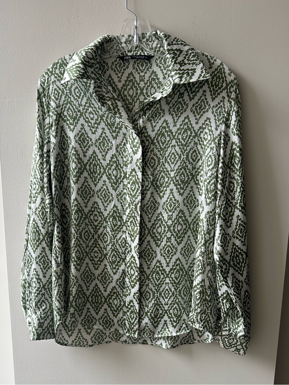 Zara Green and White Pattern Button-Down Shirt (New) size M